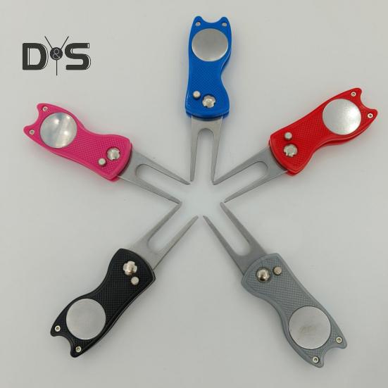 Golf Divot Tool with Pop-up Button Metal Foldable Golf Divot Repair Fork Green Tool with Magnetic Putt Alignment Ball Marker for Golfers Accessory