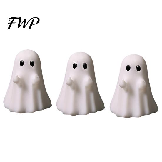Resin Ghost Sculptures for Shelves 3Pcs Mini Figurines Halloween Decorations, Middle Finger And Goodie Bag Fillers Heart Ornaments Tiered Trays