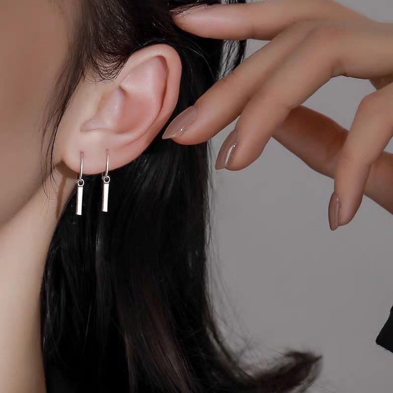 Korean-Style Retro Temperament Earrings for Women: Cold Style, Short Personality Ear Clips