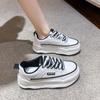 Маленькие белые туфли женские новые корейские версии универсальные школьные кроссовки на толстой подошве повседневная спортивная обувь женская