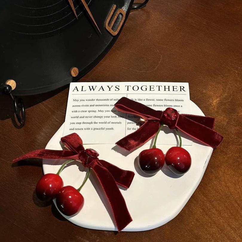 Женская красная заколка-вишенка с бантом, боковой зажим – Элегантный аксессуар для волос