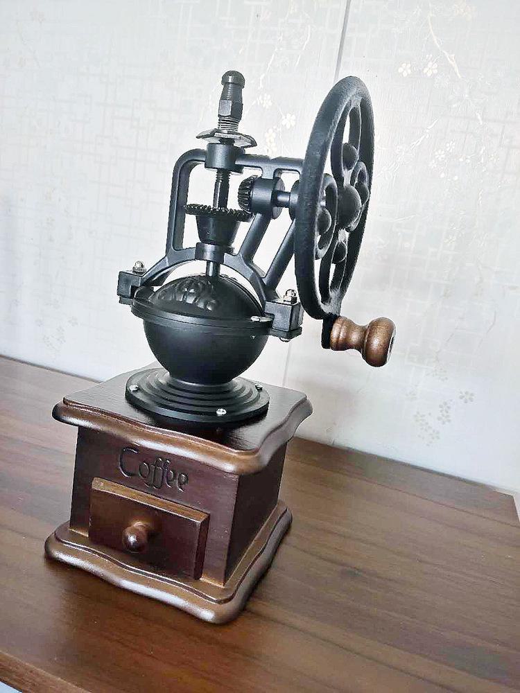 Колесо обозрения Ретро-ручная кофемолка для кофейных зерен