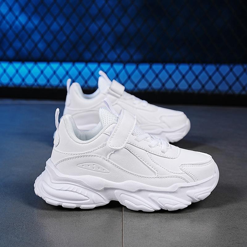 New spring collection of children's athletic shoes: soft-soled, non-slip running shoes for boys, and fashionable, casual leather shoes for girls