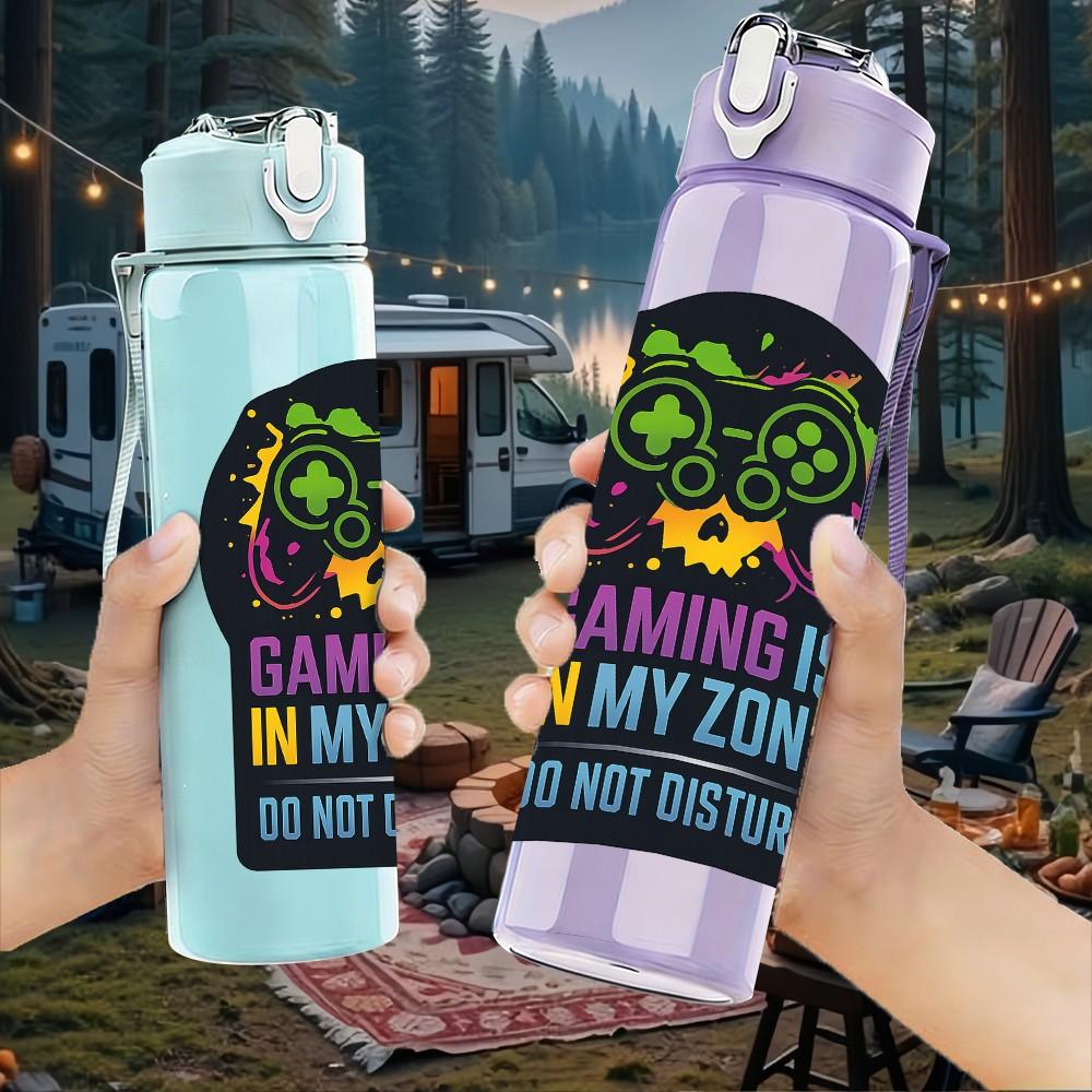 1PC Gaming Is In My Zone Badge 750ml Color Plastic Sports Water Bottle Leakproof Flip Straw Lid Suitable for Sports Office Home Use