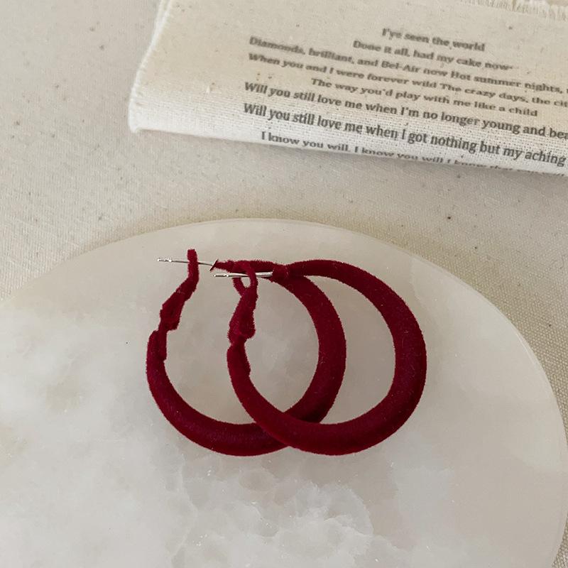 Осенние и зимние серьги цвета красного вина из бархата, женские легкие, роскошные, ретро, элегантные, модные, трендовые, универсальные серьги для поездок на работу