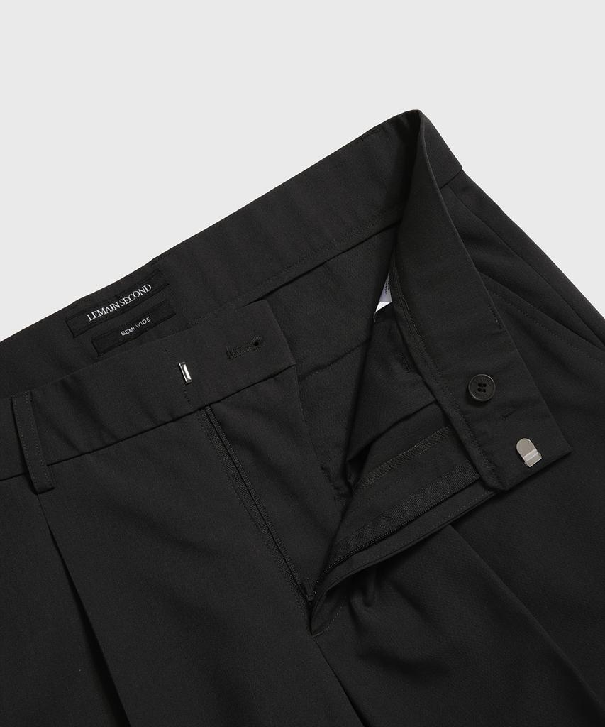 LEMAIN SECOND Single-Pleat Semi-Wide Hidden Elastic Waist Slacks [Black]