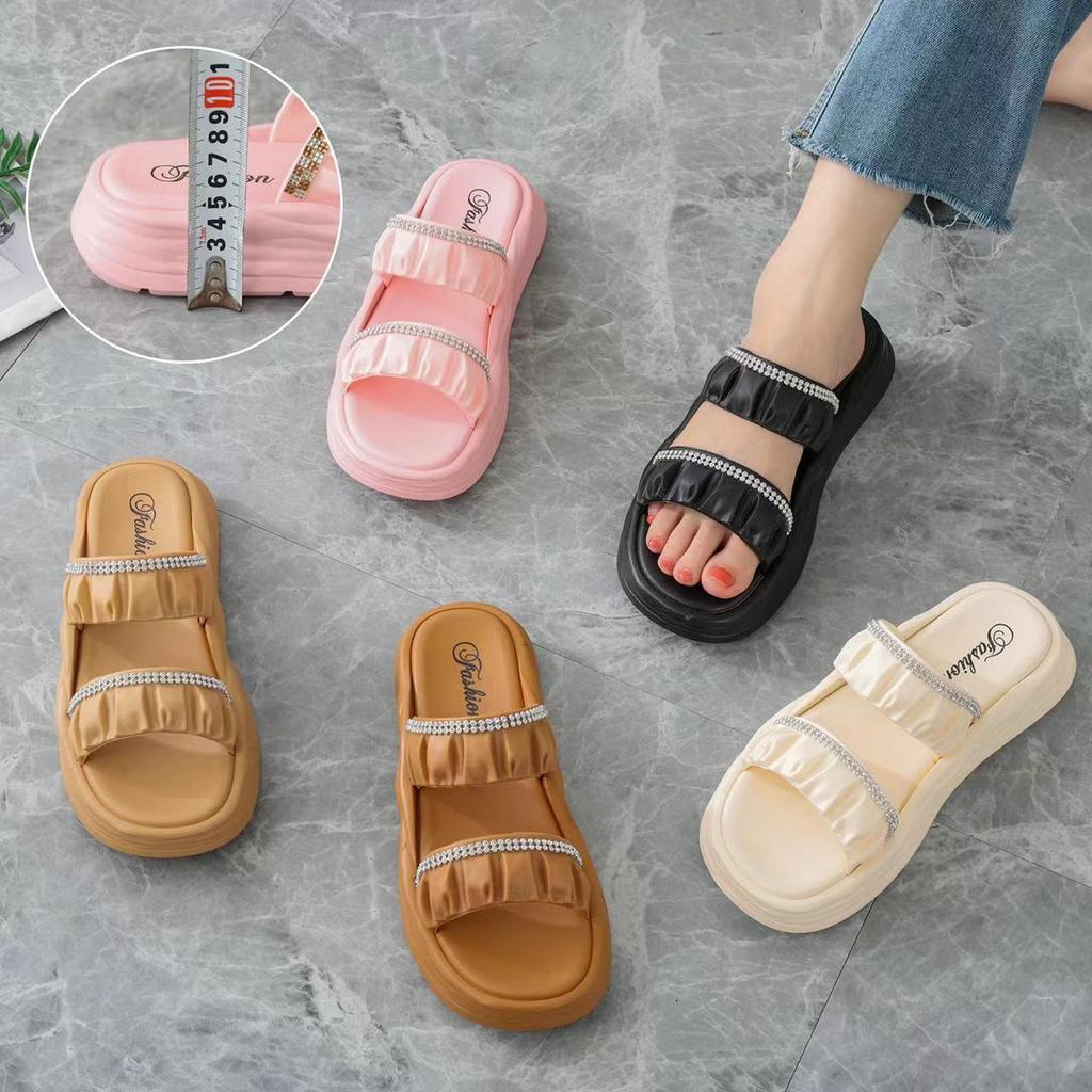 Summer New Soft-soled Slippers for Women To Wear 2025 Fashionable and Foreign Thick-soled Beach One-character Cool Slippers