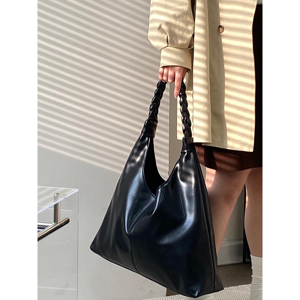 IELGY Retro Simple Commuter Tote Bag Portable One-Shoulder Underarm Female Bag