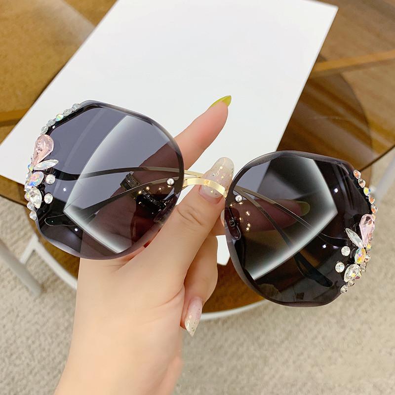 Luxury Fashion Oversized Rimless Sunglasses Women Fashion Brand Designer Big Frame Diamond Square Sun Glasses for Female Lentes