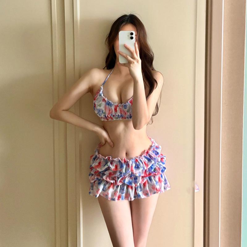 A Korean ins sexy bikini swimsuit for women with small breasts gathering fashionable floral hot spring swimsuit