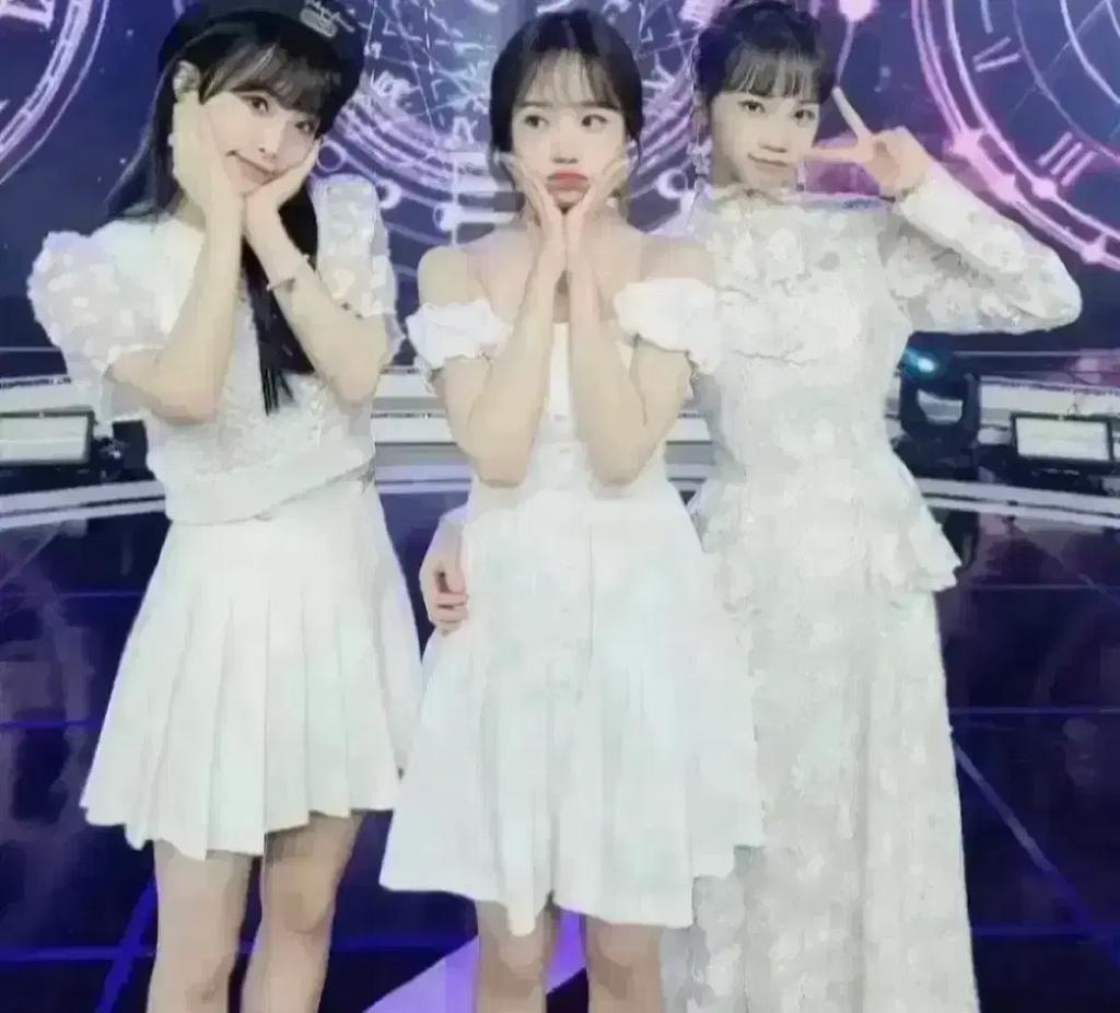 Le Seraphim Aizu Wan Kim Chaewon autographed Polaroid Used