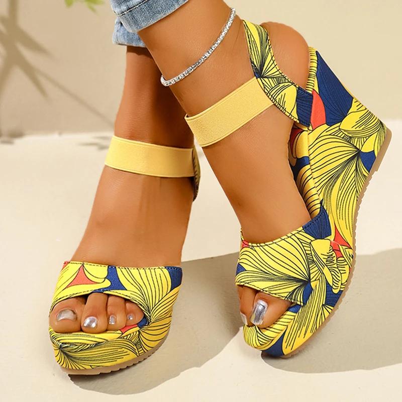 Модные разноцветные сандалии на экстремально высоком каблуке, женские сандалии на танкетке в этническом стиле с открытым носком, женские новые сандалии на массивной платформе с ремешком сзади