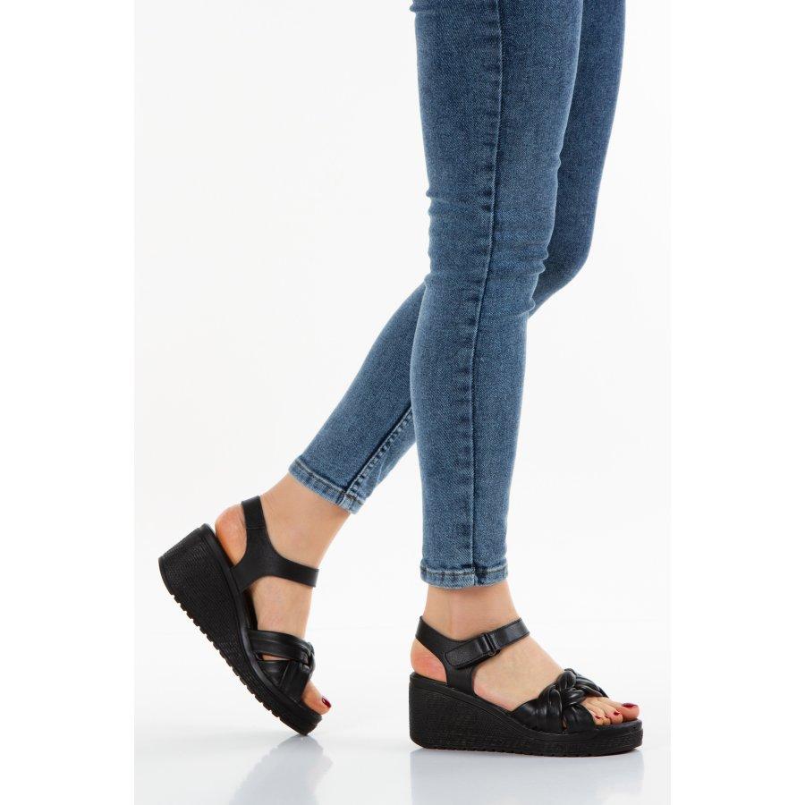 Женские кожаные повседневные сандалии на танкетке