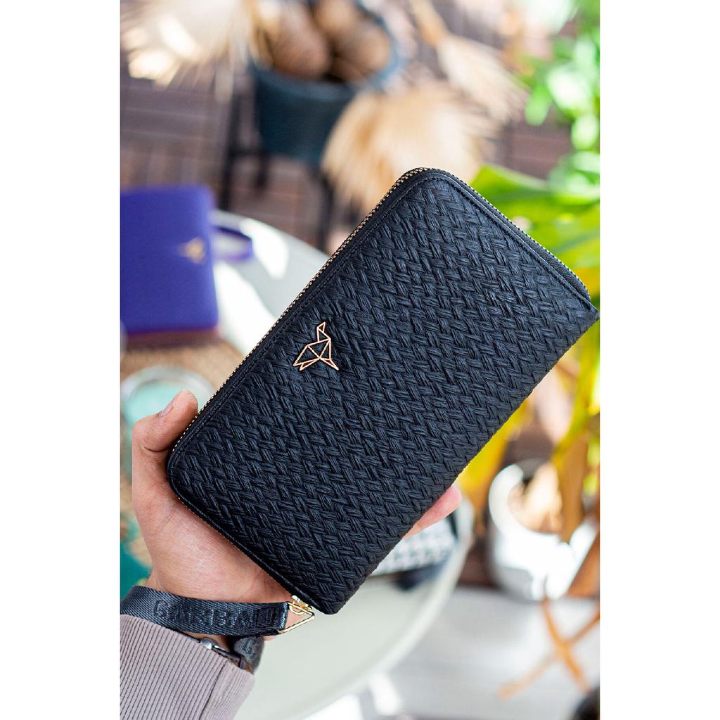 Tilburg Кошелек-портфель с ручкой на запястье и соломенным узором сливово-фиолетового цвета с большим количеством визитниц