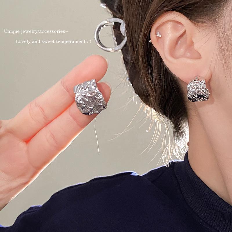 Необычные серьги-пусеты в стиле хип-хоп в форме сердца для женщин, нишевый дизайн, французский стиль легкой роскоши, ювелирное изделие в подарок