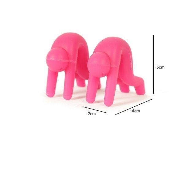 Статуэтка поддерживает многофункциональный маленький человечек против перелива белого цвета