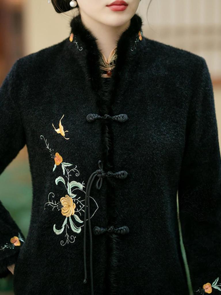 Retro Embroidered Velvet Cheongsam Coat for Middle-Aged and Elderly: Stylish & Versatile Autumn/Winter Outerwear