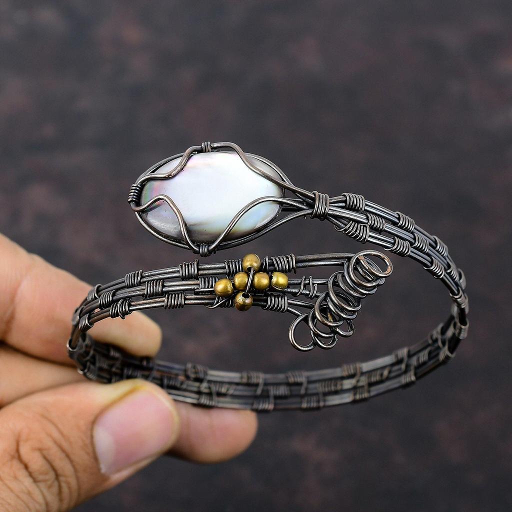 Черный перламутровый браслет, медная проволока, обернутая драгоценным камнем, браслет-манжета, регулируемый браслет ручной работы, медная проволока, обернутая ювелирным изделием, подарок для нее