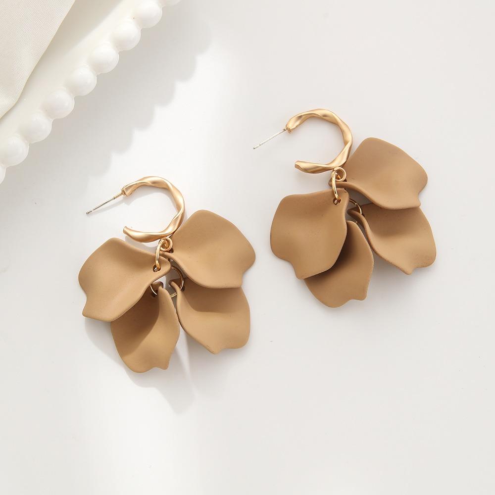 Модные серьги-лепестки с кисточками для женщин