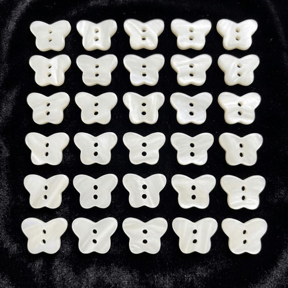 30pcs Fashionable Glossy Surface Heart Buttons Cute Creative Butterfly Buttons 2 Holes White Resin Buttons Clothes Accessories