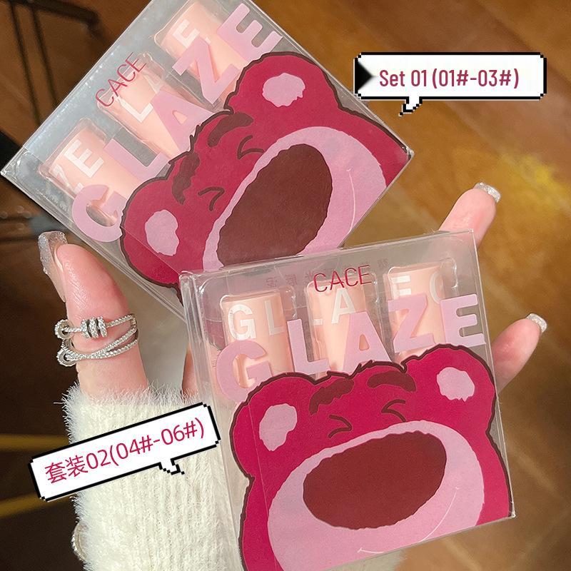 Набор матовых помад-муссов CACE Berry Bear: Трехкомпонентный бархатный блеск для губ с эффектом мягкого тумана для яркого образа «без макияжа».