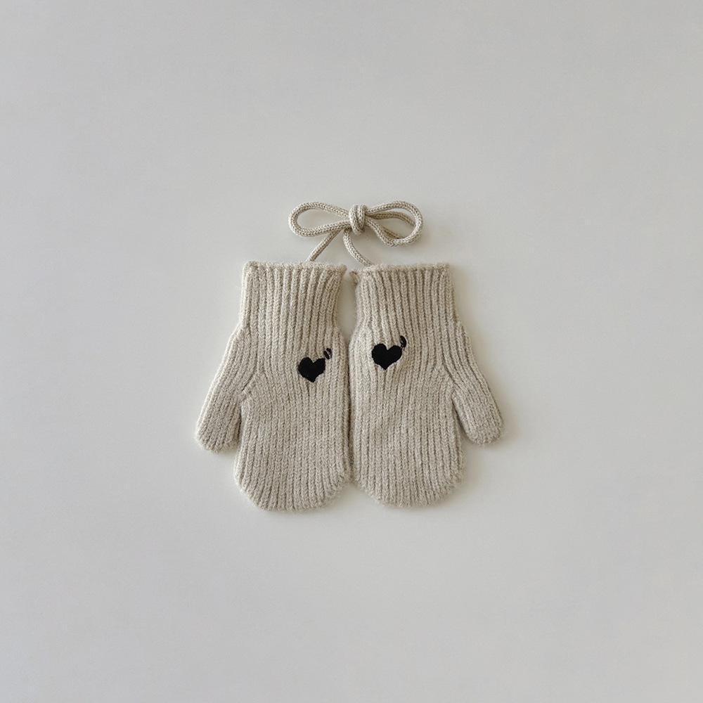 Korean Style Kids Mittens with Love Heart Pattern Ins Fashion Winter Gloves with Anti-Loss Neck Cord Warm Baby Toddler Mittens