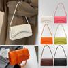 Маленькая свежая и простая маленькая квадратная сумка, конфетного цвета, новая модная женская сумка, модная сумка через плечо, однотонная сумка-тоут, сумка через плечо.