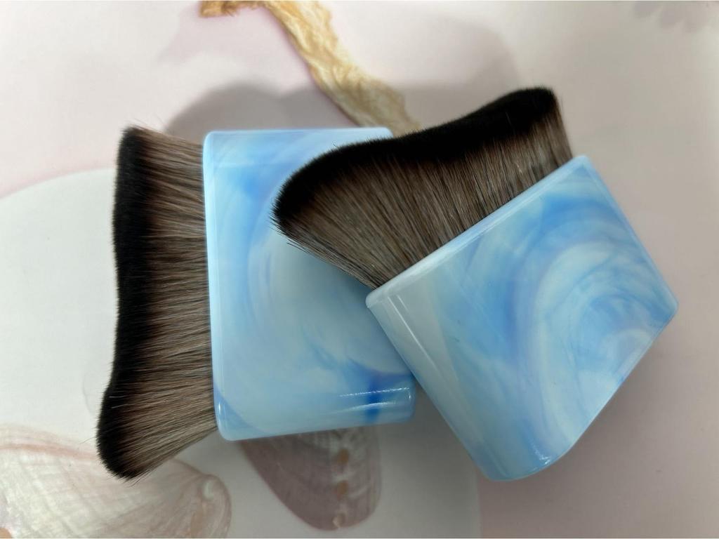 Универсальная кисть для автозагара и макияжа: Мягкая щетина для тела, румян и многого другого