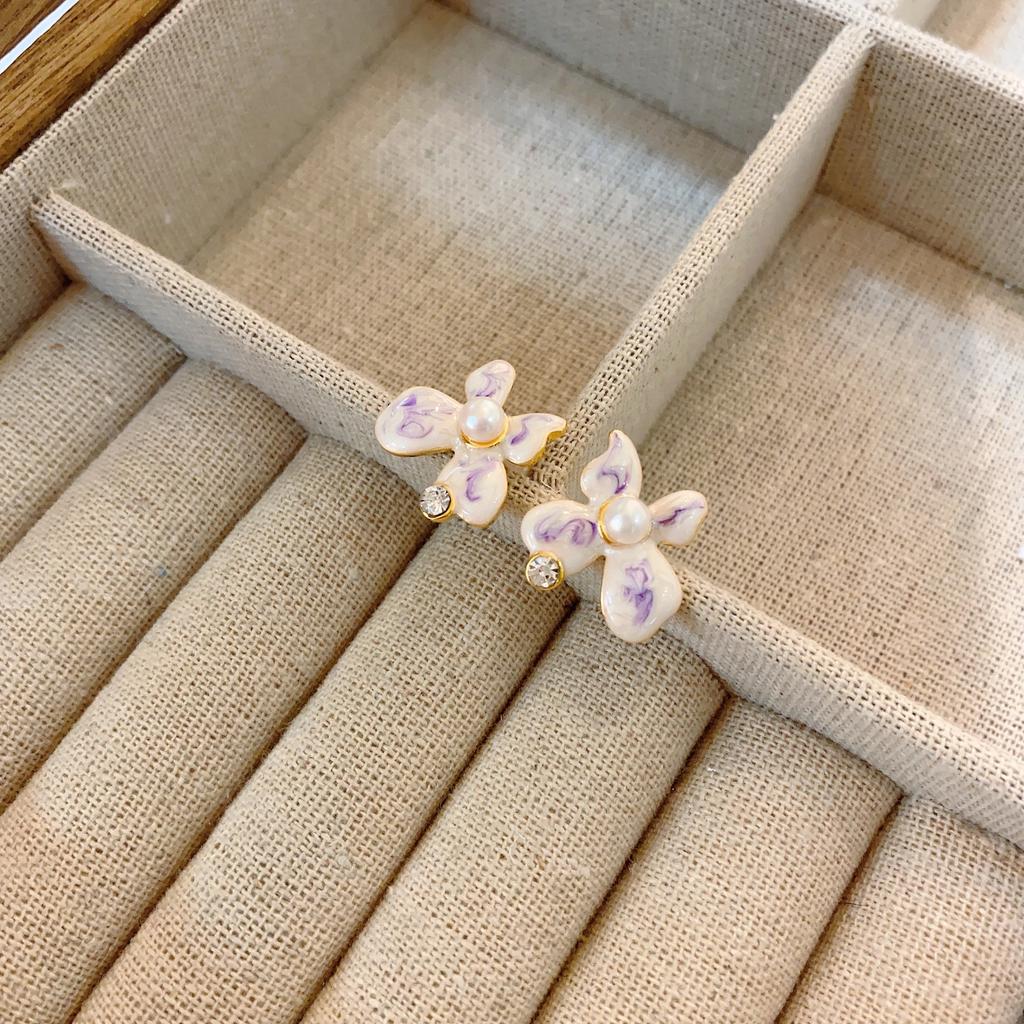 Medieval Baroque Pearl Earrings French Oil Painting Frame Flower Stud Earrings Court Style Light Luxury Retro Literary Earrings