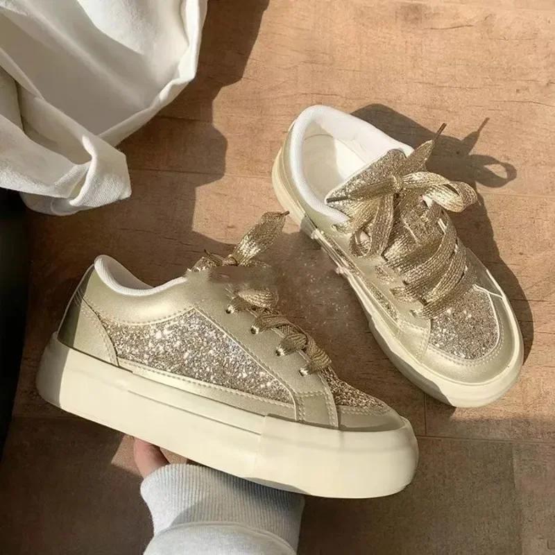 Летние женские блестящие низкие кроссовки, новые туфли на шнуровке, увеличивающие рост, на платформе для женщин, повседневная женская обувь для ходьбы