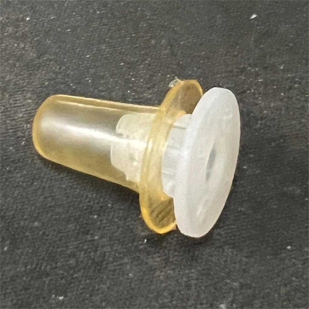 MU000613 Car Tail Lamp Bracket Fastening Clip Retainer For Pajero Montero V73 WV77 Offer Stability And Easy Installation