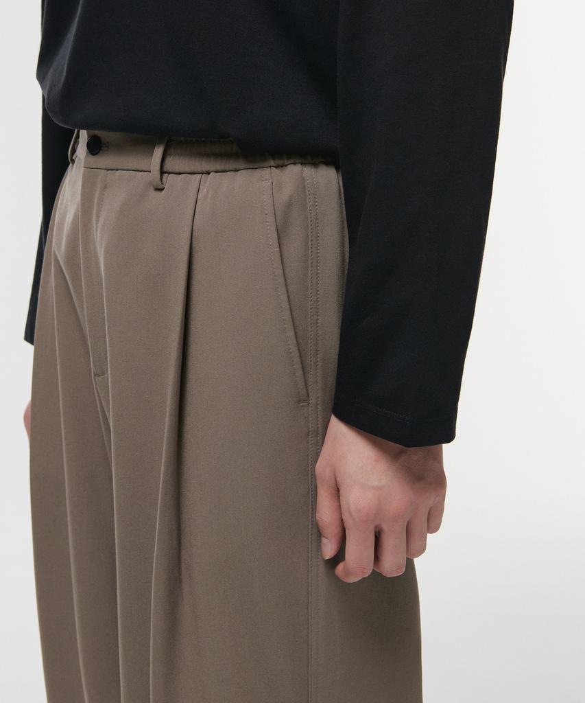 MUSINSA STANDARD Parachute Banding Slacks [Dusty Beige]