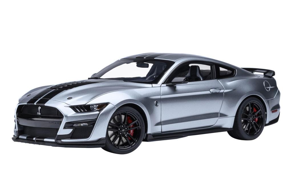 AUTOart Масштабная модель Ford Mustang Shelby GT500, черная, готовое изделие 73096 1/18 (Серебряные полоски)