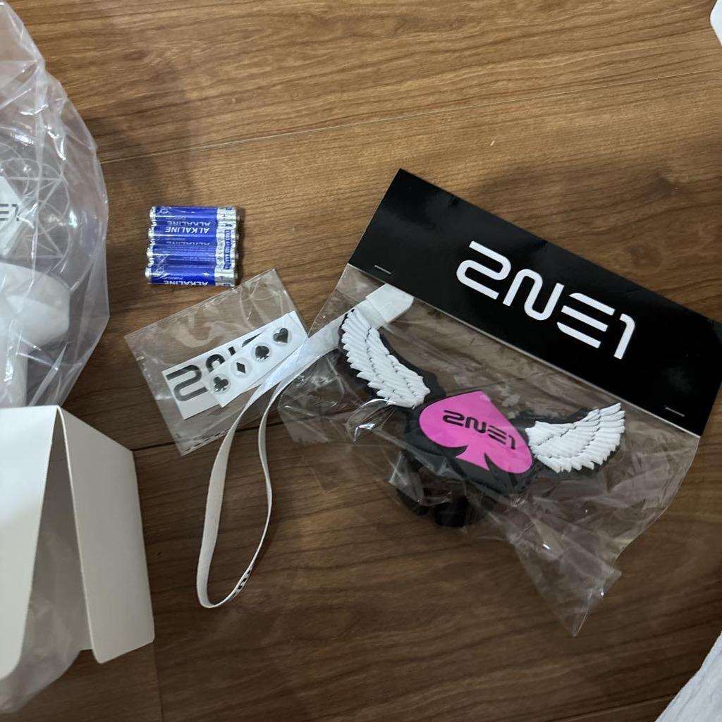 [ИСПОЛЬЗОВАН] 2NE1 официальный фонарик
