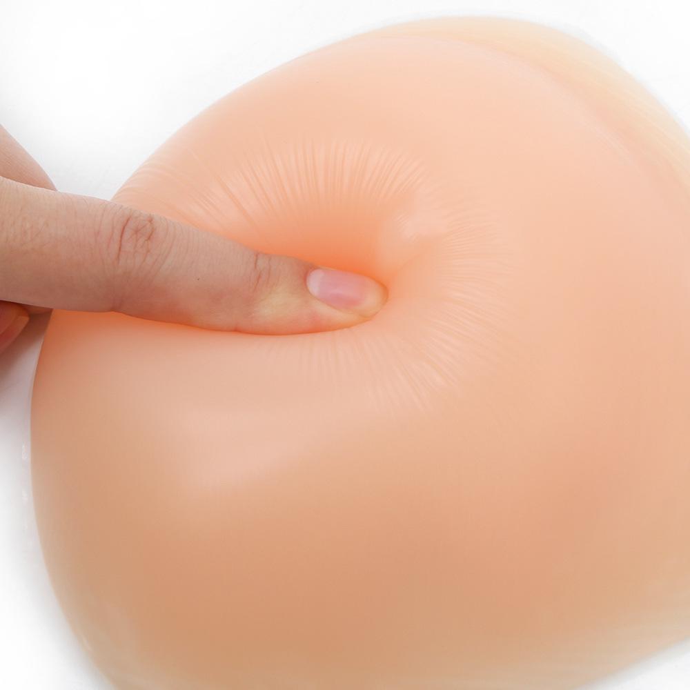 Треугольный силиконовый протез груди в тон кожи - послеоперационная вогнутая накладка на грудь