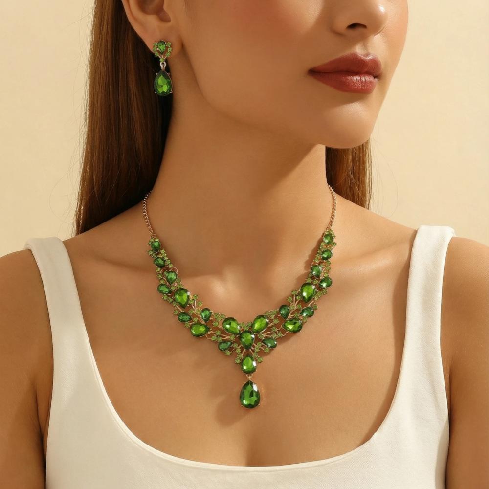 3pcs Fashionable Women's Jewelry Set With Crystal Contrasting Flower Necklace Earrings And Evening Dress Accessories