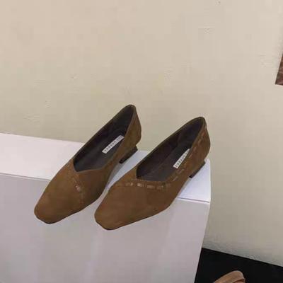 Французские Внутренние Увеличенные Туфли-лодочки с Маленьким Квадратным Носком для Женщин Осенние Повседневные Универсальные Темпераментные Мелкие Туфли