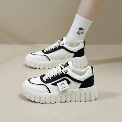 Весна 2025 года, новая корейская версия, дышащие маленькие белые туфли, женские низкие повседневные туфли на платформе, туфли-маффины ZY12270