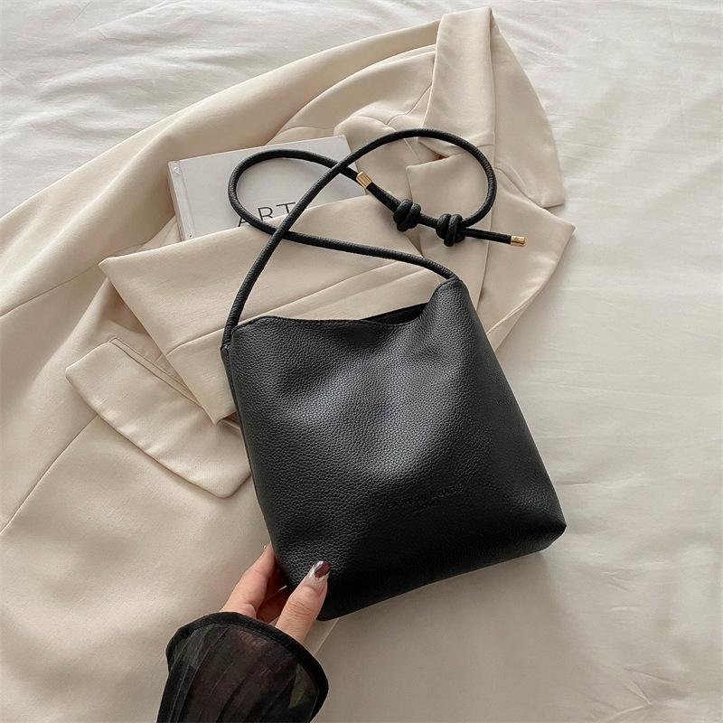 Маленькая женская сумка 2025 новая с узором личи, сумка-ведро под мышкой, нишевый дизайн, универсальная сумка, на плечо, сумка-мессенджер