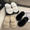 Модные зимние пушистые тапочки женские 2025 новые домашние меховые тапочки для женщин на плоской платформе, уютные пушистые комнатные тапочки-слайды