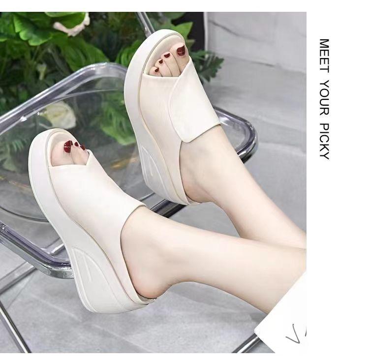 Женская обувь большого размера, лето 2025, новые женские классные тапочки, европейские и американские пляжные маффины и босоножки на толстой подошве для женщин