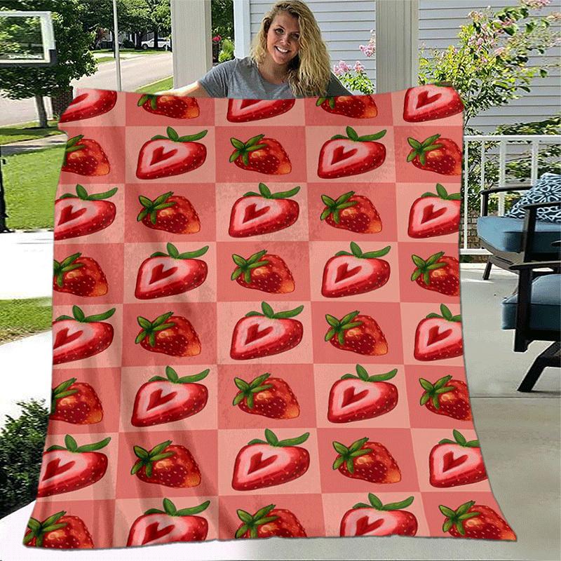 1pc Strawberry Printing Lightweight Flannel Blanket, Comfortable and Warm Blanket, for Camping Sofa Bed and Couch Office, Suitable for Gift B