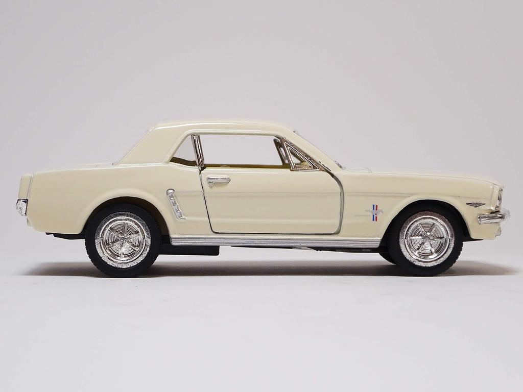 Kinsmart Ford Mustang 1964 Model White Diecast Car KT5351 1/2 1/36