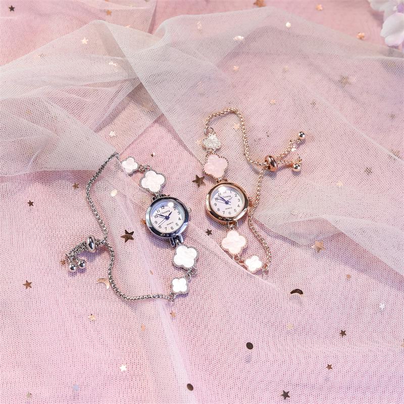 Шикарные нишевые женские часы в французском стиле: Элегантный и минималистичный дизайн с изысканным маленьким циферблатом и стильным браслетом