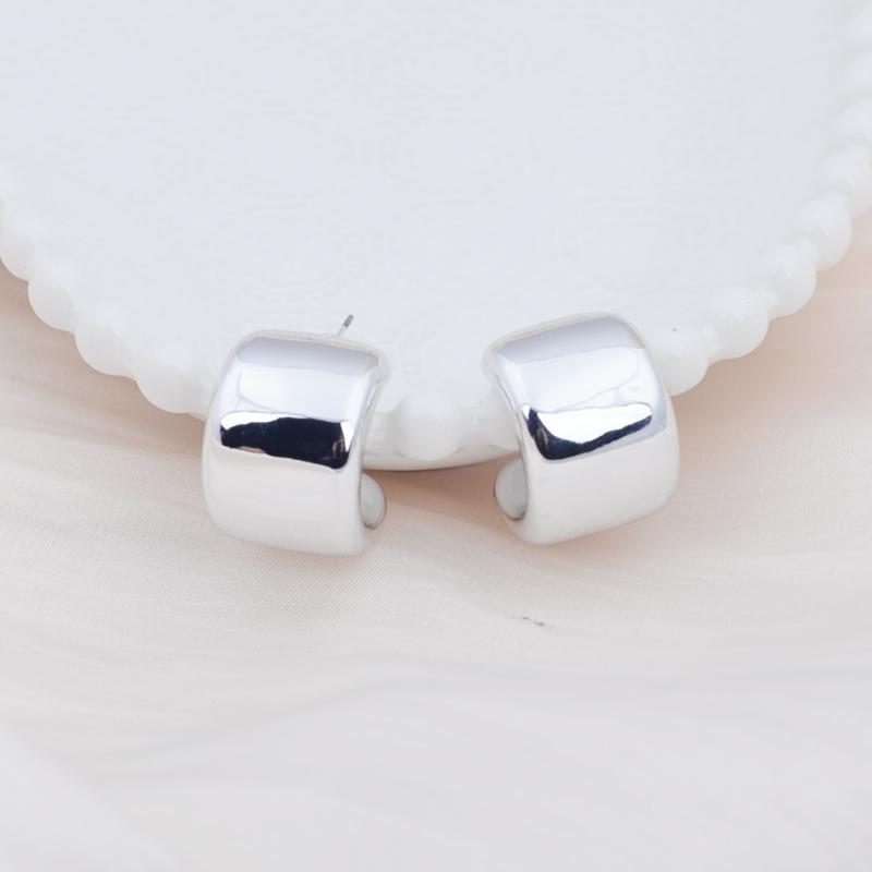 C-shaped Women's Stud Earrings Smooth Metal Mini Geometric Statement Female Small Earrings boucle d’oreille femmes