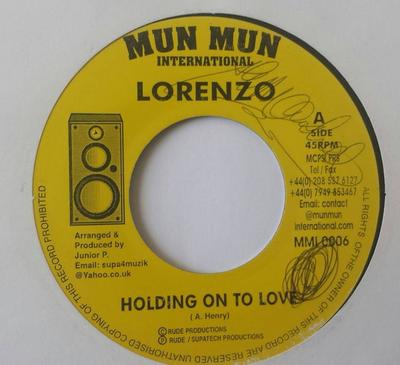 7-дюймовая пластинка LORENZO ( - Держась за любовь MMI006 Mun Mun Interna 2000 Ямайка Регги, Ска и Даб Б/у