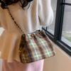 Корейская версия сумки-цепочки большой вместимости женская сумка 2025 весна новая ретро шерстяная клетчатая сумка-ведро персонализированная ins сумка через плечо