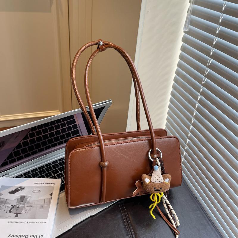 Ретро сумка женская большой вместимости 2025 новая осень и зима универсальная на плечо подмышку сумка повседневная текстура деловая сумка-подушка