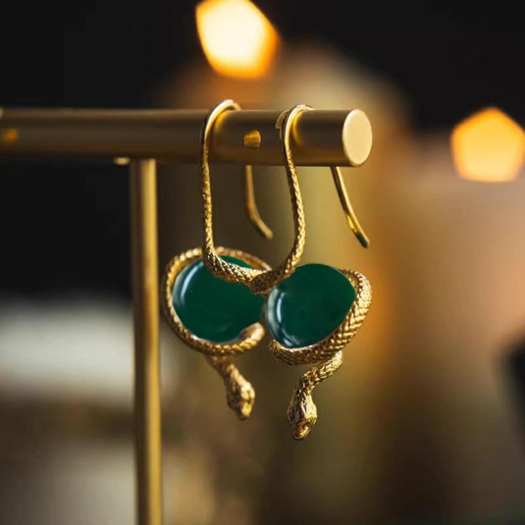 Стильные зеленые серьги в виде змеи для женщин — дизайн крючков, вдохновленный древними фараонами, идеально подходит для года зодиака, мода высокого класса на осень/зиму.