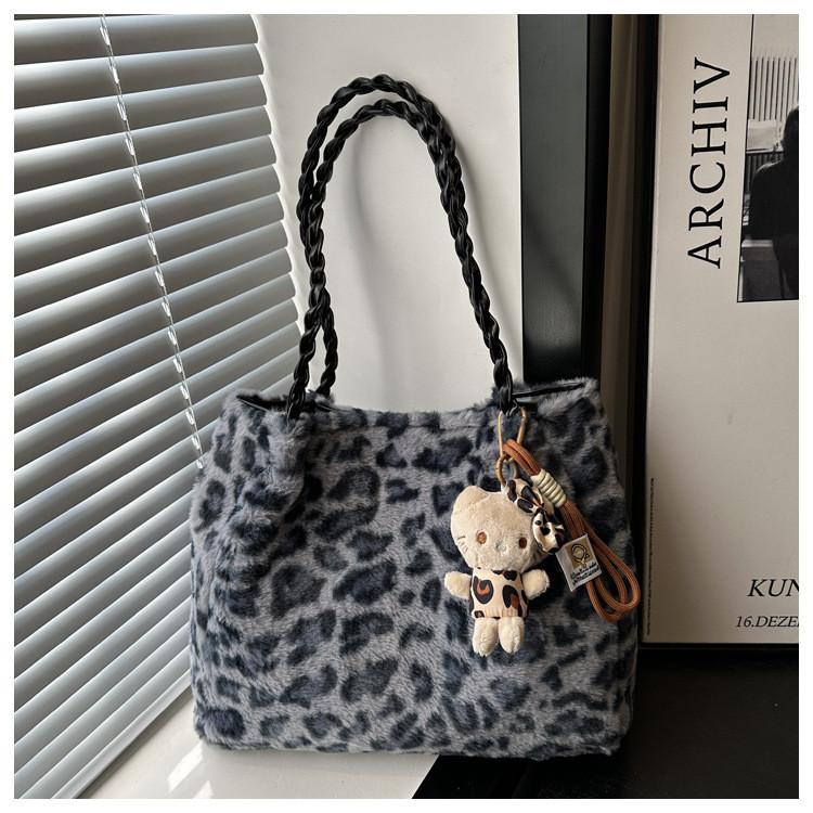 Street Style Leopard Print Plush Tote Bag With Magnetic Closure For Casual Daily Use